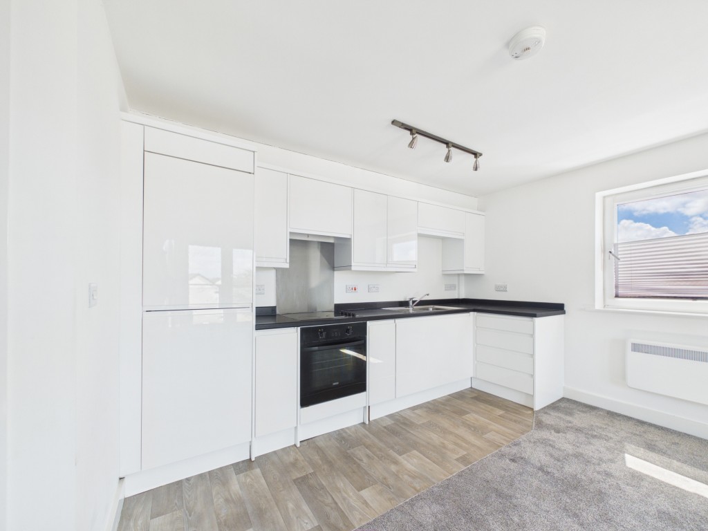 Lot: 85 - MODERN TWO-BEDROOM SECOND FLOOR APARTMENT WITH PARKING - Kitchen area